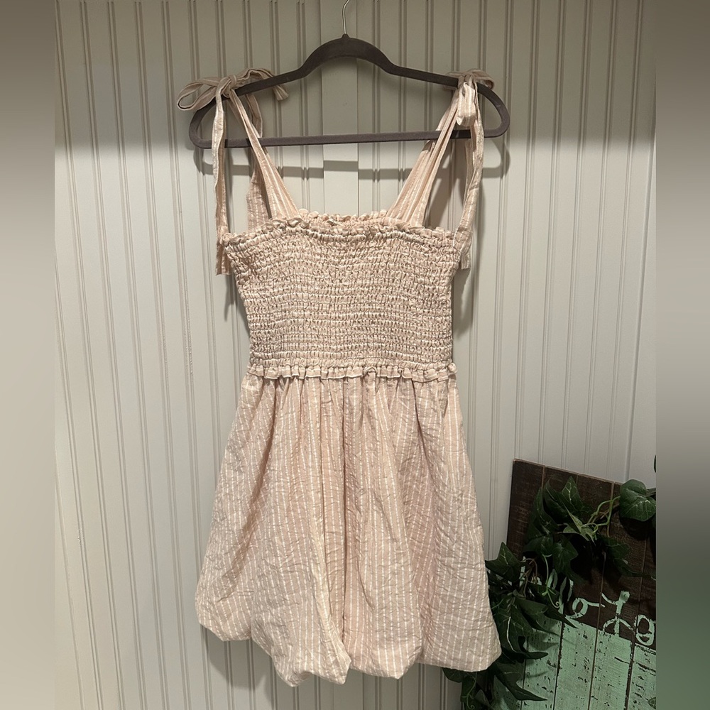 Entro Women's Tan/White Striped Bubble Hem Smocked Dress - NWOT